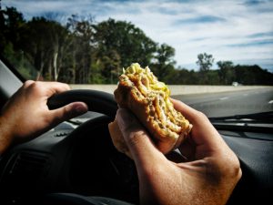 comida-comer-coche